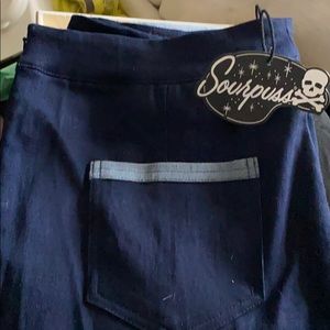 Sourpuss pin up style capris. Stretch. XXL. NWT.